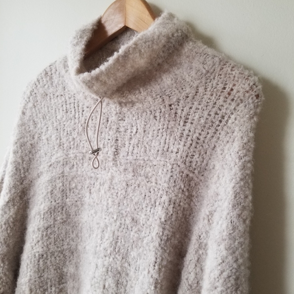HOLZWEILER Barlind Oversized Turtleneck Sweater - Picture 9 of 16
